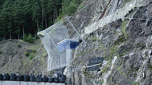 実物大重錘衝突実験（1000kJタイプ）